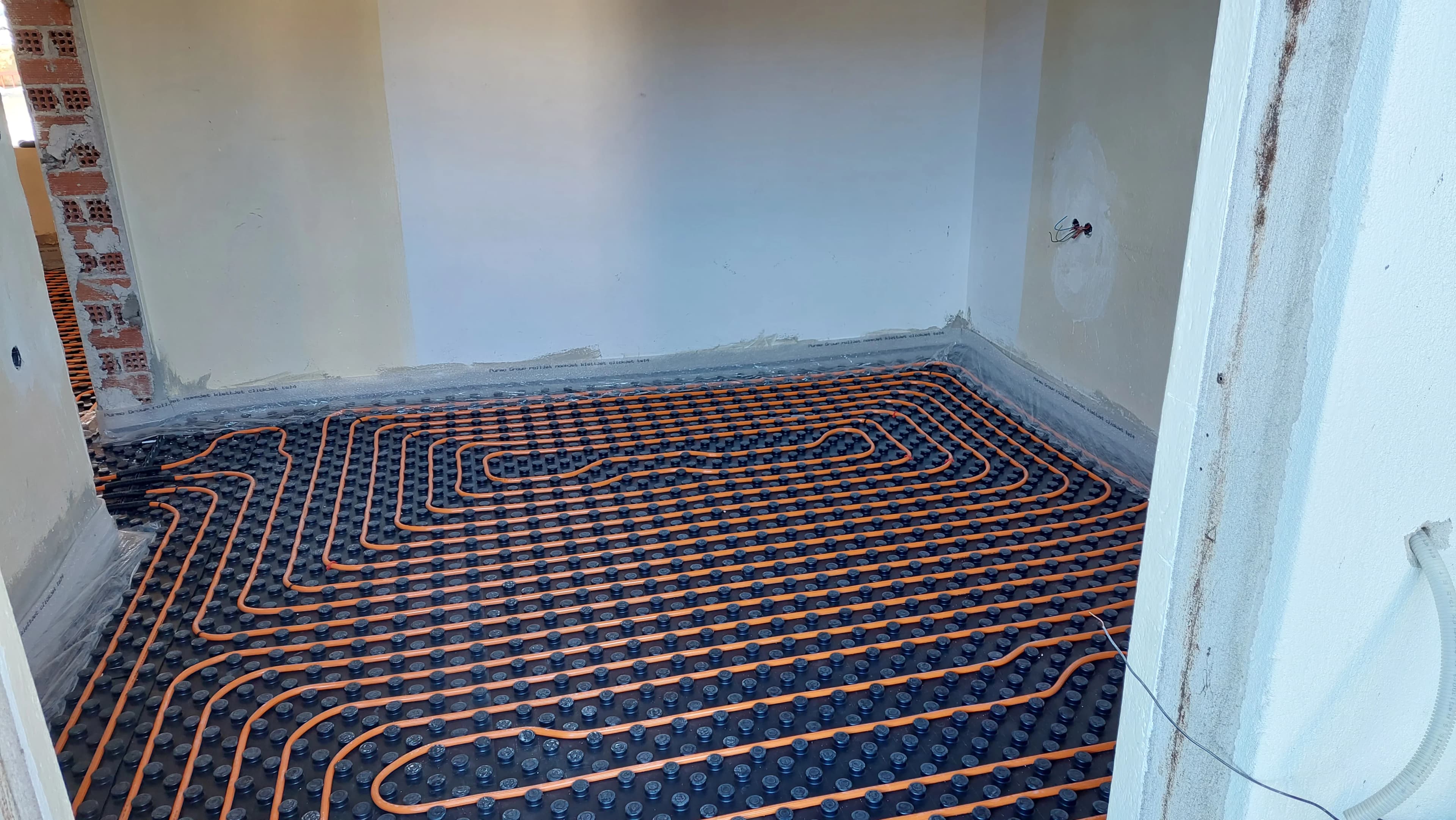 Ενδοδαπέδια Θέρμανση-Δροσισμός & Αντλία Θερμότητας: Η Βέλτιστη Λύση Ενεργειακής Αναβάθμισης στα Γρεβενά - Φωτογραφία 12