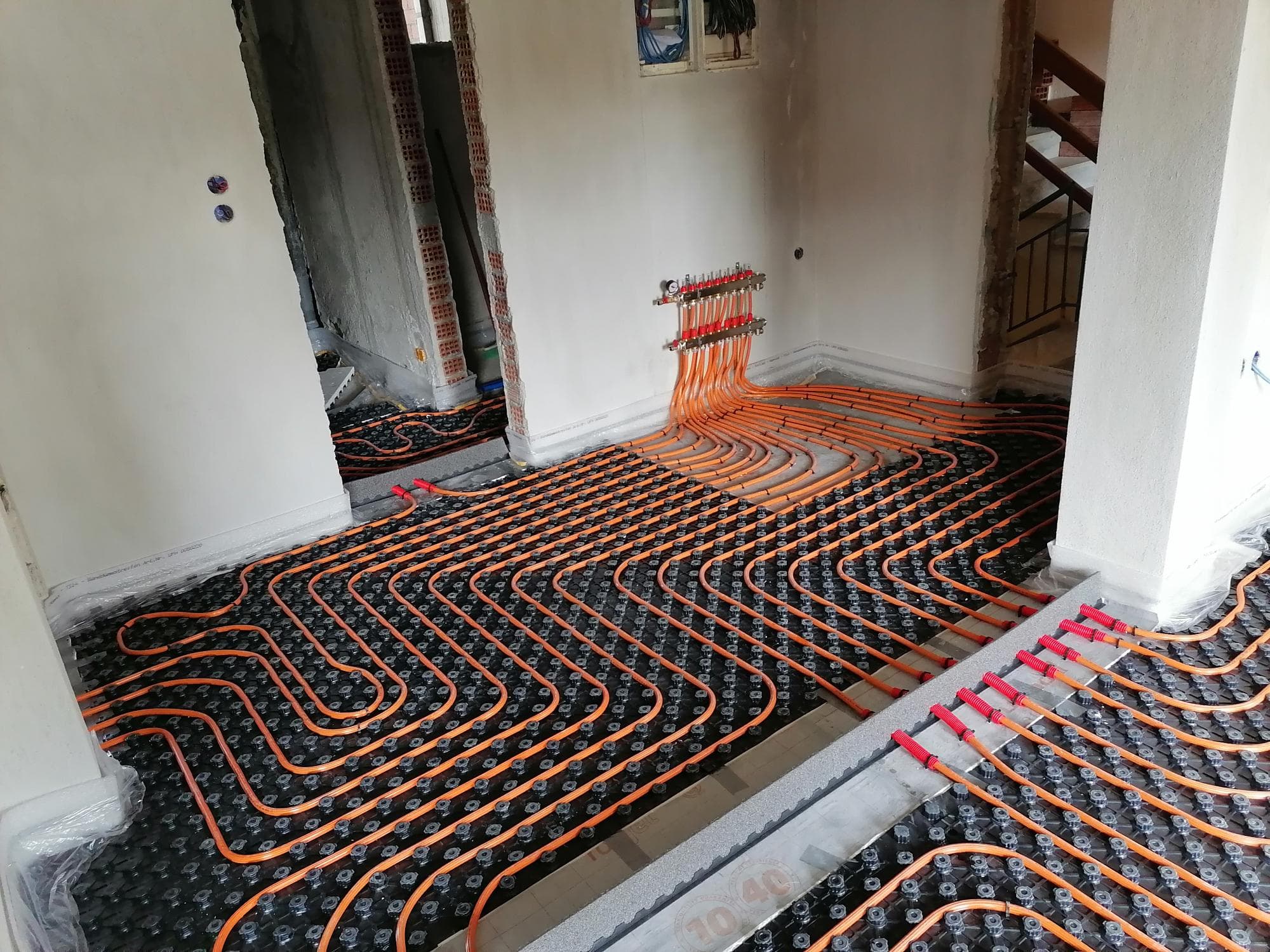 Ενδοδαπέδια Θέρμανση-Δροσισμός & Αντλία Θερμότητας: Η Βέλτιστη Λύση Ενεργειακής Αναβάθμισης στα Γρεβενά - Φωτογραφία 3