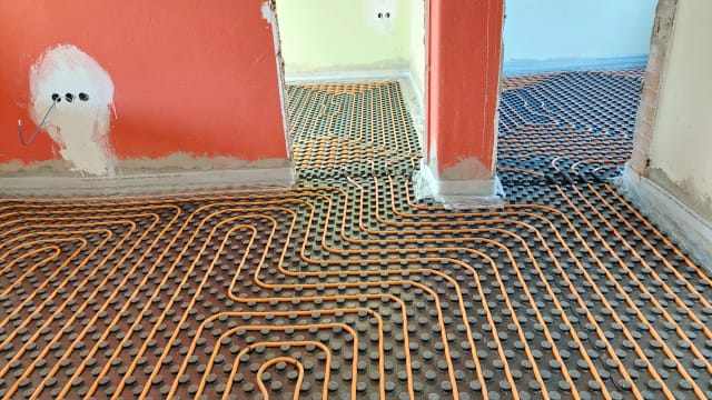 Ενδοδαπέδια Θέρμανση-Δροσισμός & Αντλία Θερμότητας: Η Βέλτιστη Λύση Ενεργειακής Αναβάθμισης στα Γρεβενά